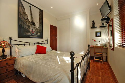 Above Bored Bed & Breakfast - Tourism Canberra 7