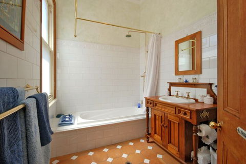 Above Bored Bed & Breakfast - Tourism Canberra 6