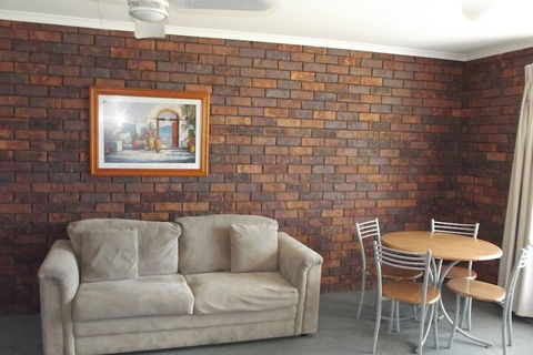 Bridge Street Motor Inn - Tourism Canberra 6