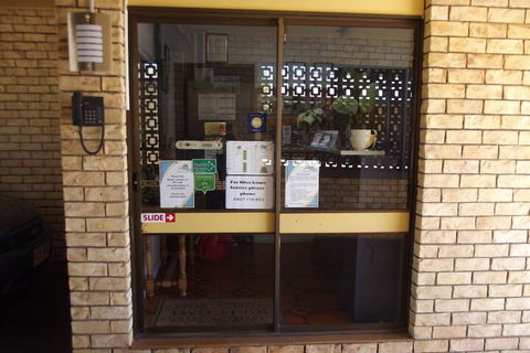 Bridge Street Motor Inn - Tourism Canberra 3
