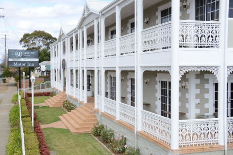 Quality Inn Ashby House Tamworth - Tourism Canberra 0
