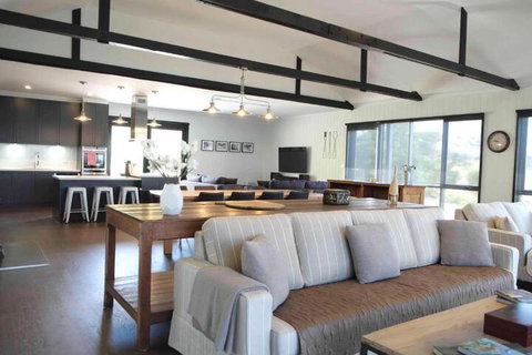 Hamptons On The Bay - Tourism Canberra 3