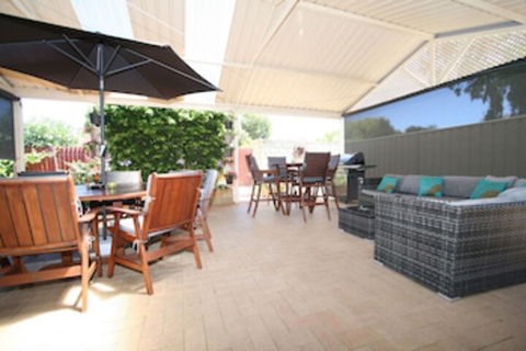 Safety Bay Guest House - Tourism Canberra 0