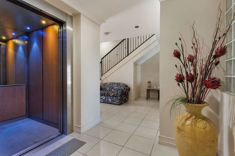 City-ville Luxury Apartments & Motel - Tourism Canberra 4