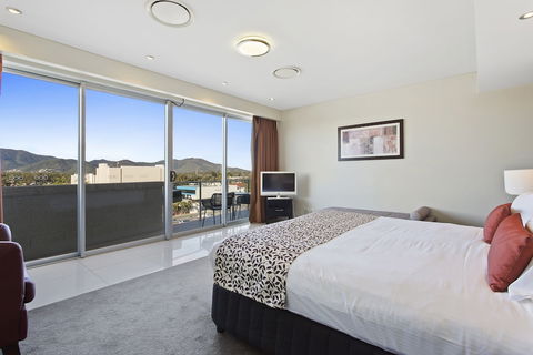 CBD Luxury Accommodation - Tourism Canberra 4