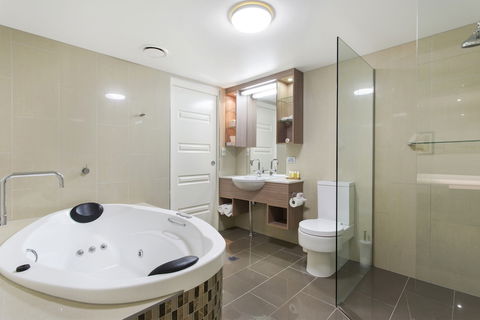 CBD Luxury Accommodation - Tourism Canberra 5