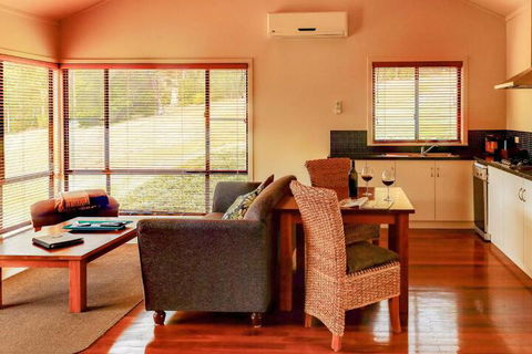 Rainbow Trail Chalets - Tourism Canberra 3