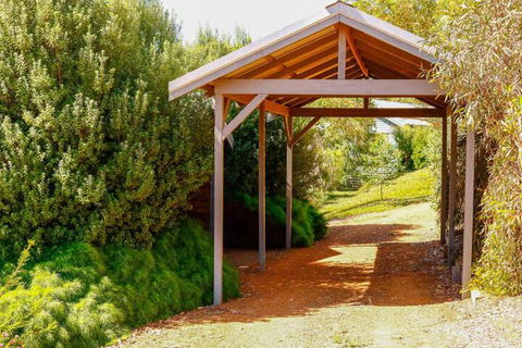 Rainbow Trail Chalets - Tourism Canberra 4