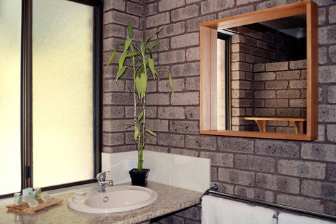 Caves Road Chalets - Tourism Canberra 5