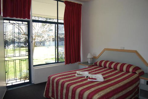 Holbrook Settlers Motel - Tourism Canberra 1