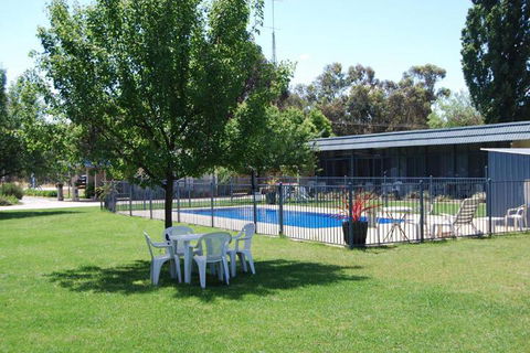 Holbrook Settlers Motel - Tourism Canberra 2
