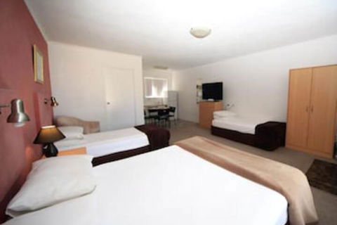 Bella Villa Motor Inn - Tourism Canberra 5