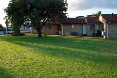Esperance Beachfront Resort - Tourism Canberra 0