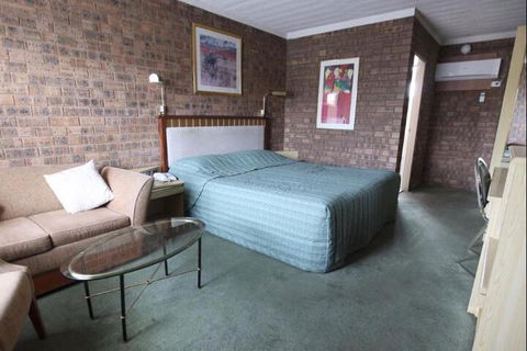 Countryman Motor Inn - Tourism Canberra 7