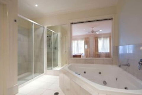 Lakeside Suites 1 - Tourism Canberra 1