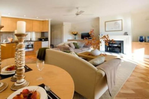 Lakeside Suites 1 - Tourism Canberra 2