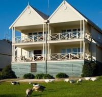 Lakeside Suites 1 - Tourism Canberra