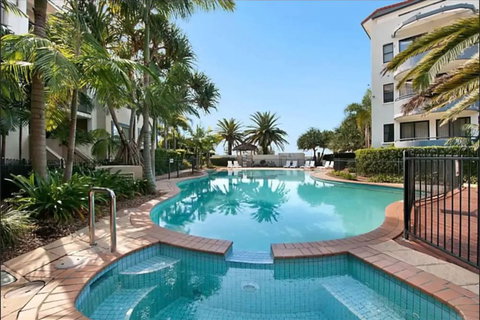 Gold Coast Apartment At Sandcastles On Broadwater - Tourism Canberra 3