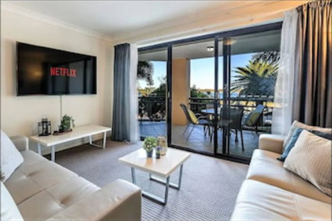 Gold Coast Apartment At Sandcastles On Broadwater - Tourism Canberra 0