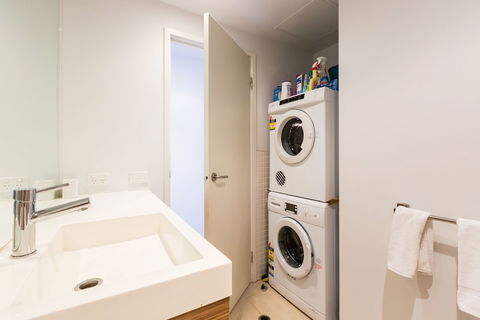RIVER, 1BDR Melbourne Apartment - Tourism Canberra 5