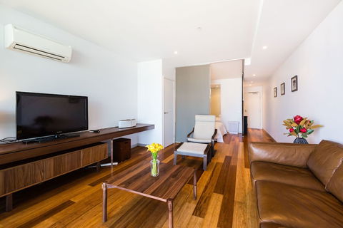 RIVER, 1BDR Melbourne Apartment - Tourism Canberra 0