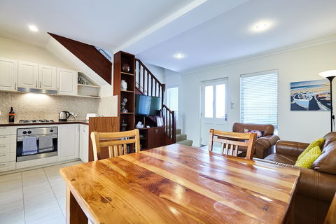 Fremantle Townhouse Unit 5 - Tourism Canberra 4