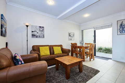 Fremantle Townhouse Unit 5 - Tourism Canberra 1
