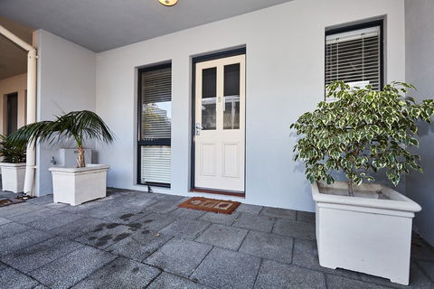 Fremantle Townhouse Unit 5 - Tourism Canberra 0