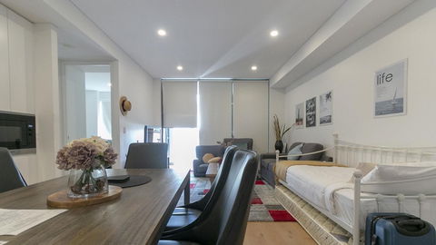 C16 Darling Harbour 2 BDR APT - Tourism Canberra 4