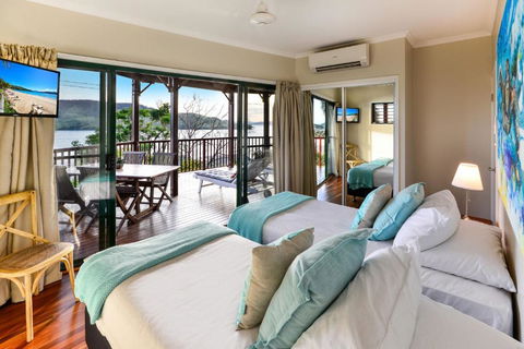 NEWLY BEAUTFULLY RENOVATED 16 The Casuarina 3 Bedroom House With 180 Degree Ocean Views - Tourism Canberra 3