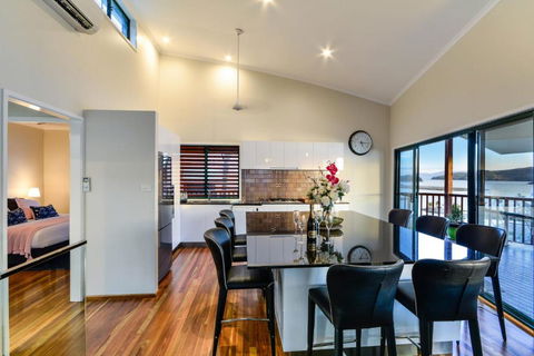 NEWLY BEAUTFULLY RENOVATED 16 The Casuarina 3 Bedroom House With 180 Degree Ocean Views - Tourism Canberra 5