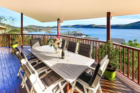 NEWLY BEAUTFULLY RENOVATED 16 The Casuarina 3 Bedroom House With 180 Degree Ocean Views - Tourism Canberra 2