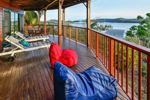 NEWLY BEAUTFULLY RENOVATED 16 The Casuarina 3 Bedroom House With 180 Degree Ocean Views - Tourism Canberra 4