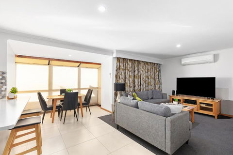 City Four Apartment - Tourism Canberra 1
