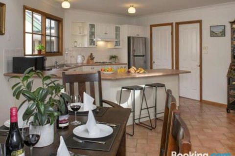 Cloud 9 Cottage Waves Walks & Welcoming - Tourism Canberra 0