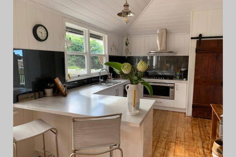 Stunning Queenslander - Tourism Canberra 5