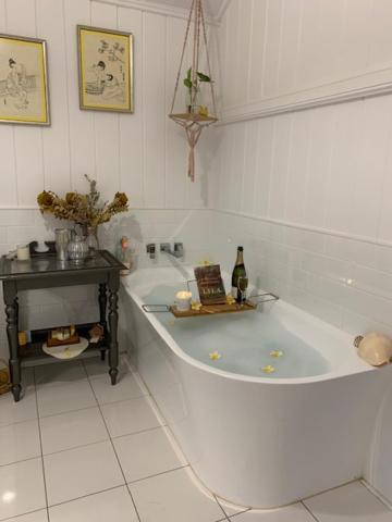 Stunning Queenslander - Tourism Canberra 6