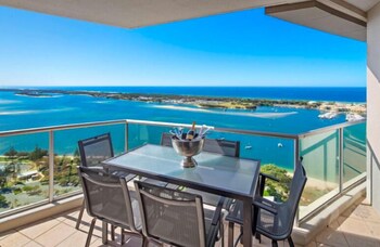 Luxury 3BR Apt With Incredible Views - Tourism Canberra 5