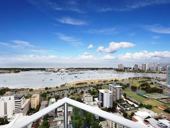 Panoramic Views At Sub Penthouse Apt - Tourism Canberra 5