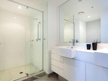 Panoramic Views At Sub Penthouse Apt - Tourism Canberra 3