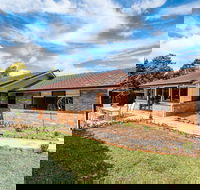 Hedge House- luxury space style location - Tourism Canberra