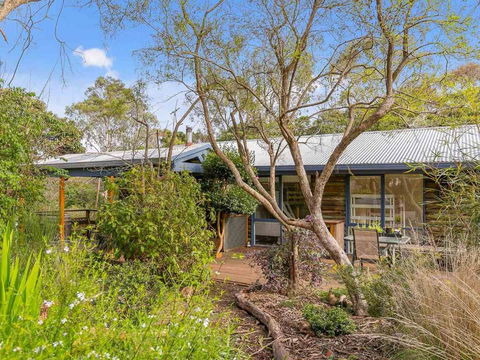 Hakea Bush Cabin - Tourism Canberra 6
