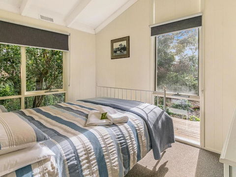 Hakea Bush Cabin - Tourism Canberra 3