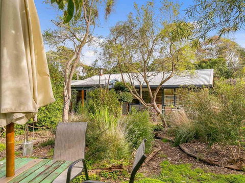 Hakea Bush Cabin - Tourism Canberra 5