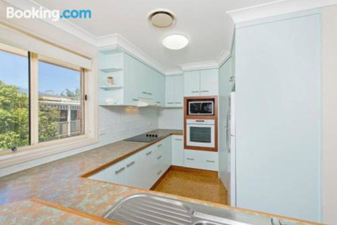 SEASCAPE An Enticing Lakeside Escape - Tourism Canberra 0