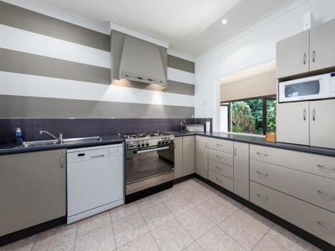 THE BEACH HOUSE Gerroa 4pm Check Out Sundays - Tourism Canberra 5