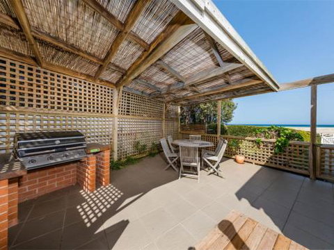 THE BEACH HOUSE Gerroa 4pm Check Out Sundays - Tourism Canberra 1