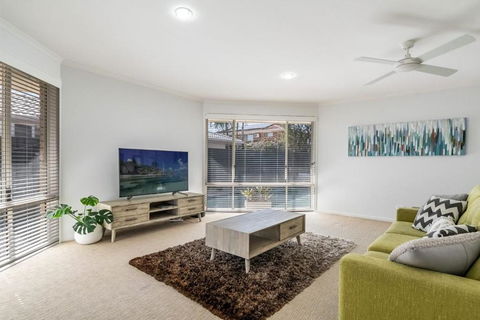 Lazy Days In Lennox - Tourism Canberra 3