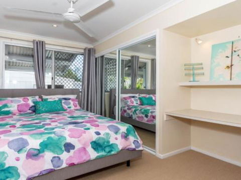 Dog Lovers Retreat Beachmere - Tourism Canberra 2