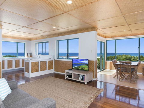 WHITE WAVES 6 OCEAN VIEWS FROM BEACHFRONT BALCONY - Tourism Canberra 2